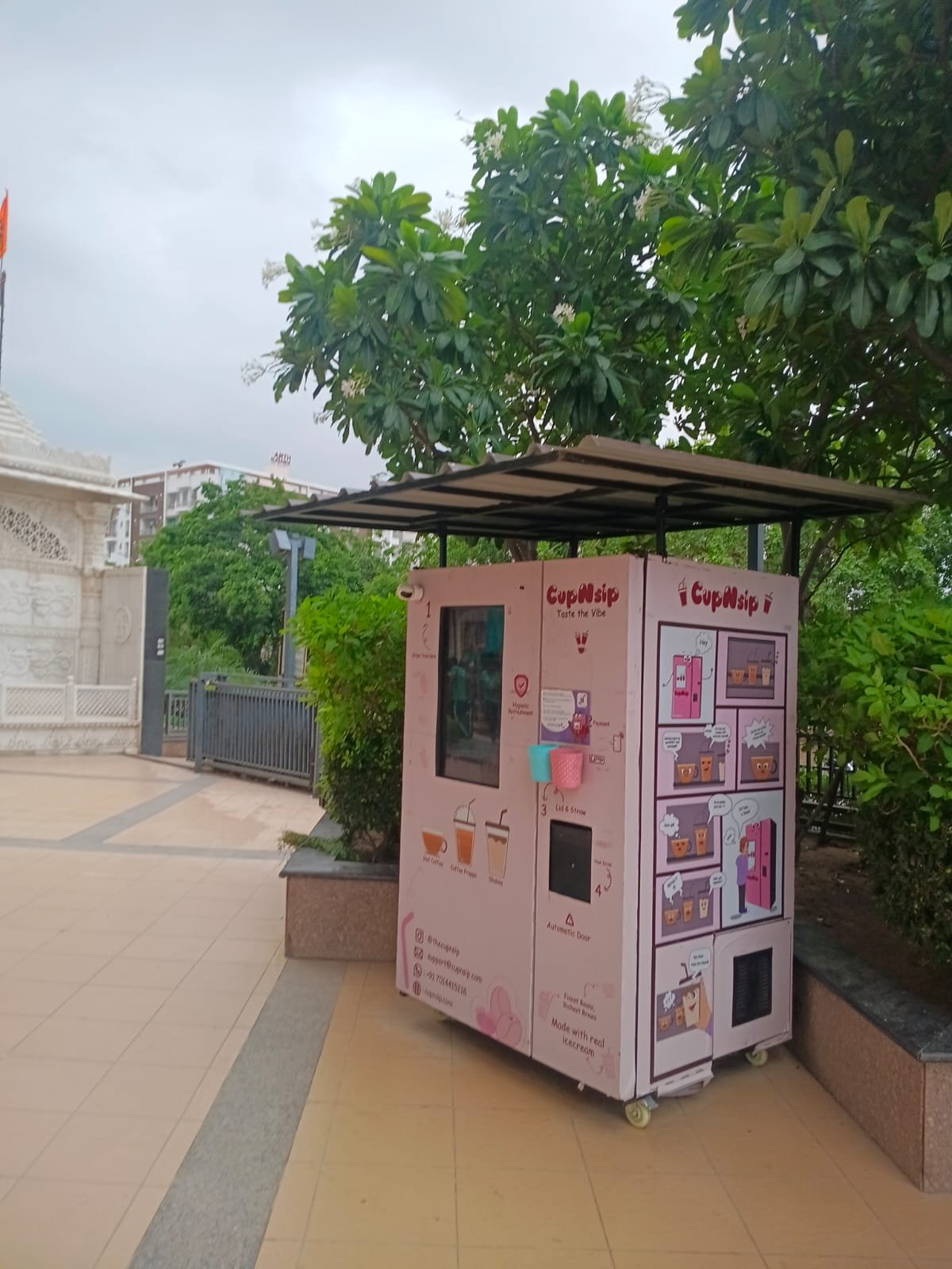 Cupnsip operating at an outdoor public location